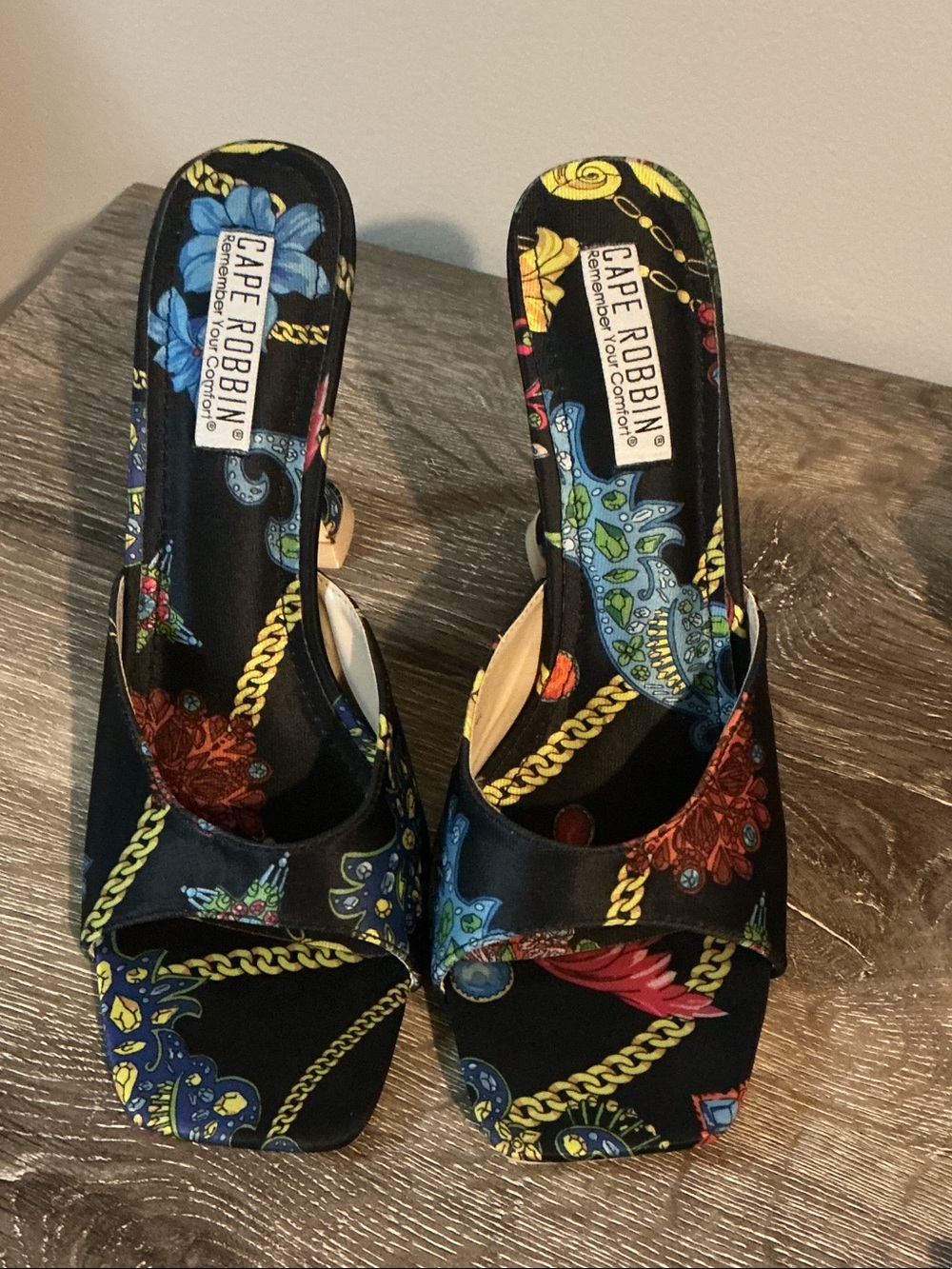 Cape Robbin Remember Your Comfort Black Floral & Chain Stiletto Heels Sz 10 EUC